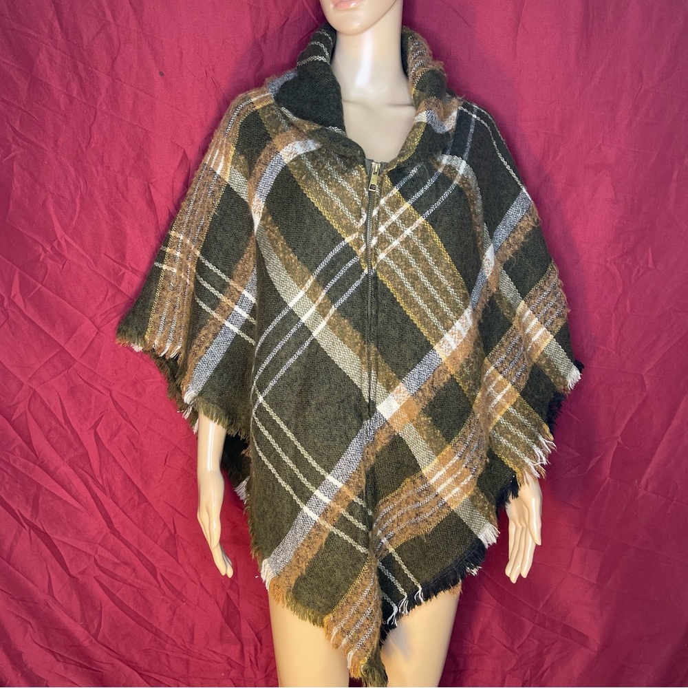 Cracker Barrel Plaid Zippered Layered Diamond Shawl One Size